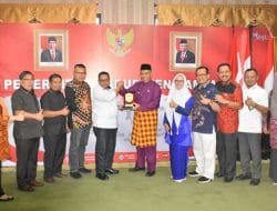 Disambangi Komisi V DPRD Riau, Kamsol Bahas Pendidikan dan Kesehatan di Ruang Kerja Bupati Kampar