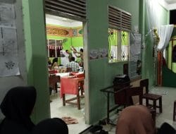 Petugas KPPS TPS 002 Pulau Masih Lakukan Penghitungan Surat Suara DPRD Kampar Dapil